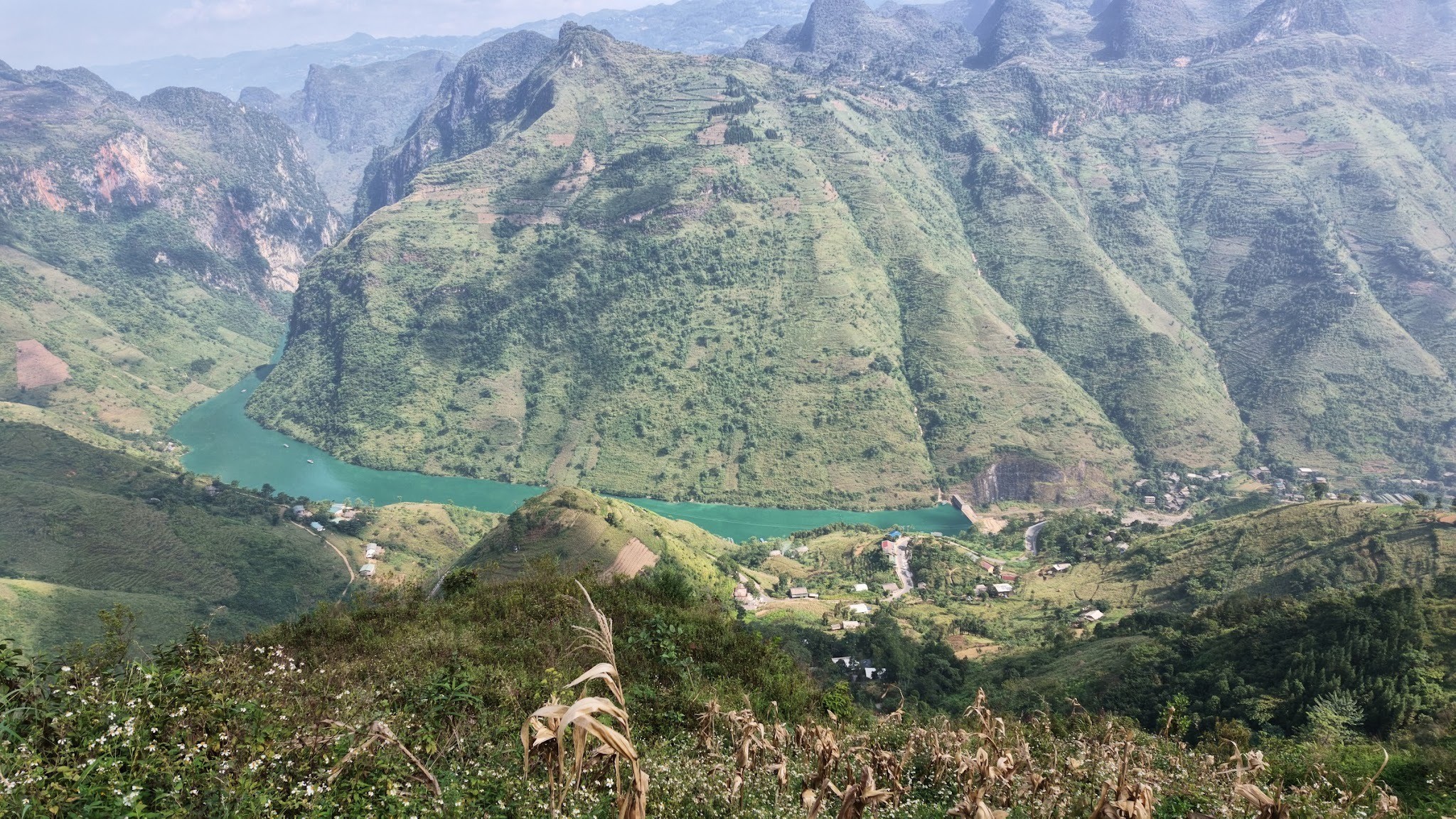 vietnam-motorbike-tour-2-1791533383.jpg