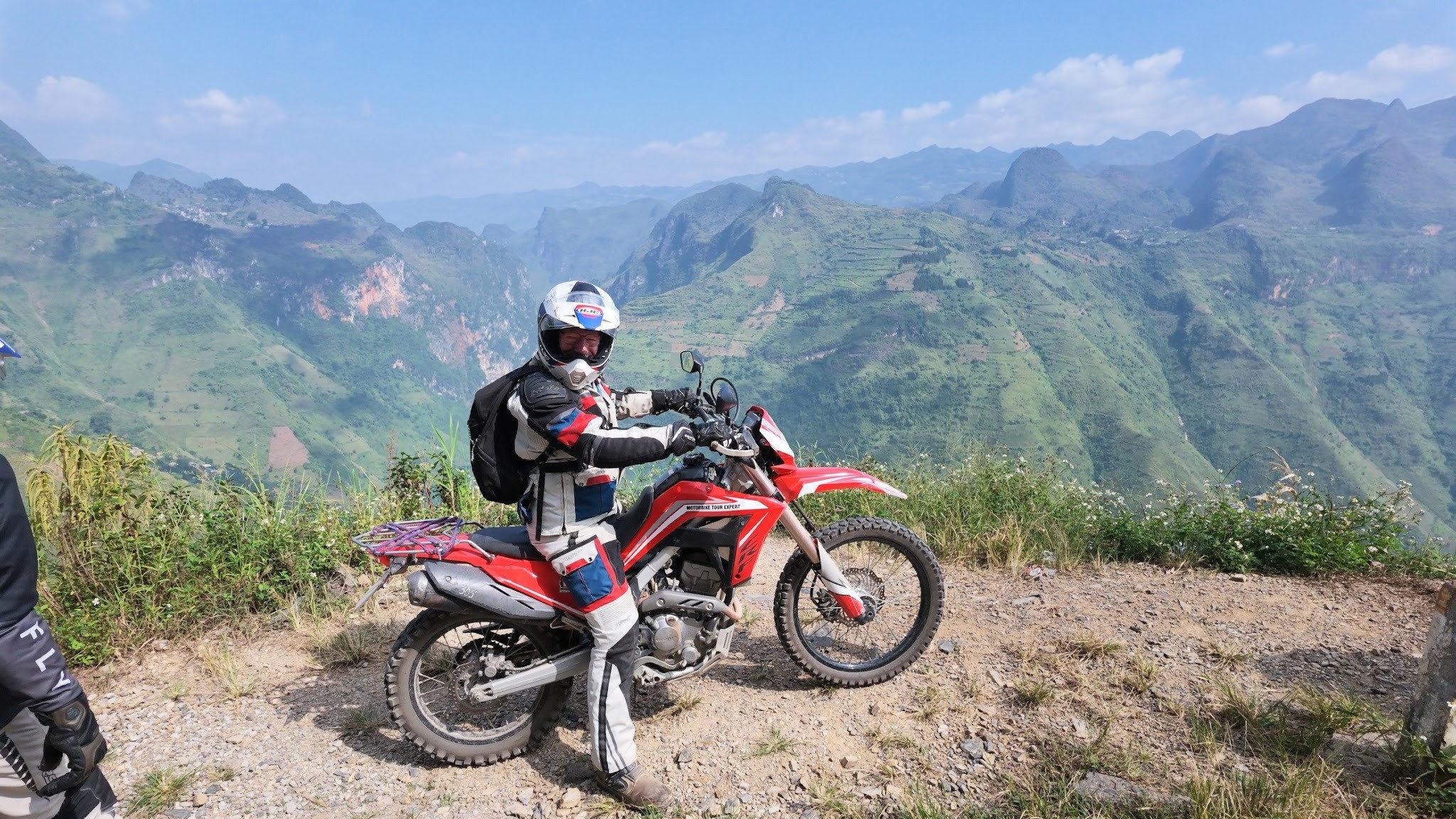 vietnam-motorbike-tour-3-1791533383.jpg