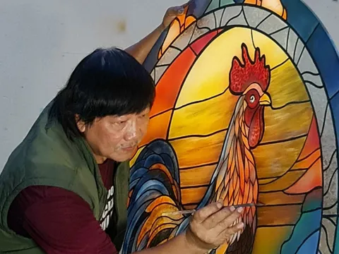 Hành trình 30 năm khai phá dòng tranh kính điêu khắc đa tầng (Bài 2)